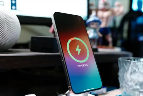 南陵苹果15换屏服务分享用什么充电器给iPhone15充电更好 
